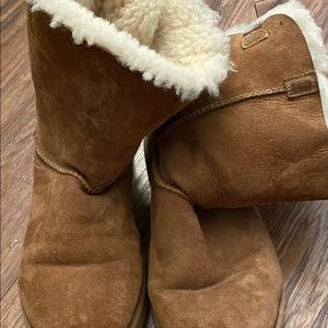 UGG BOOTS